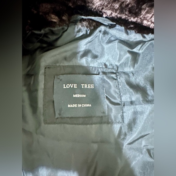 Love Tree Size M Women Black Faux Fur Collar Puffer Vest Zipper Detail - Picture 7 of 8